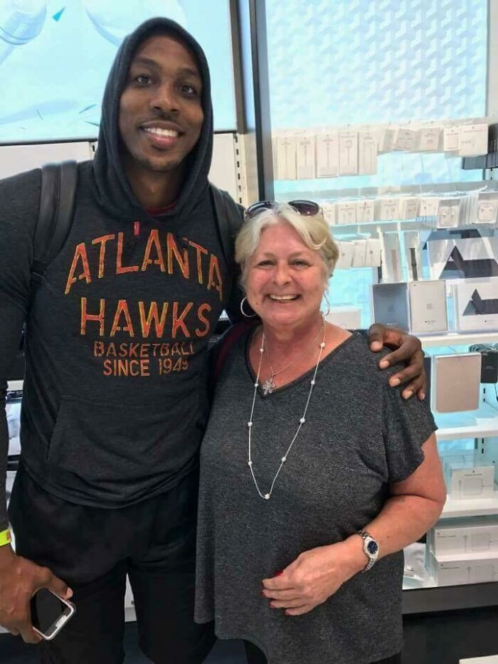 "My Aunt Met Dwight Howard At The Atlanta Airport. She Had No Idea Who He Was... She Said, 'You’re So Tall! You Should Play Sports'"