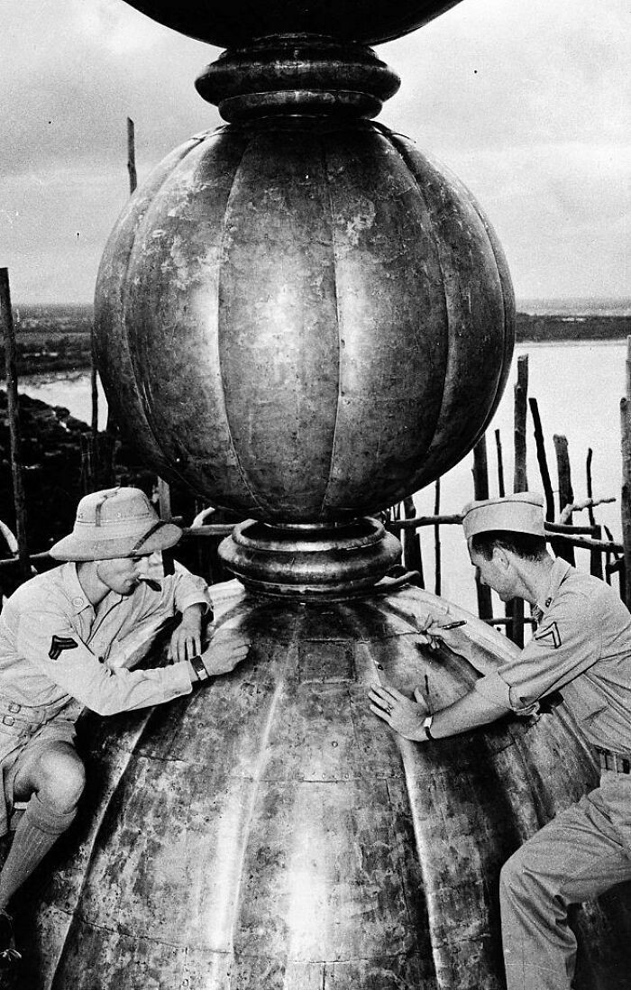 "American Soldiers Writing Their Names On Top Of Taj Mahal, Ww2"