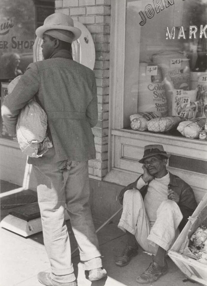 People In Town On Saturday Afternoon, Hammond, Louisiana, 1939