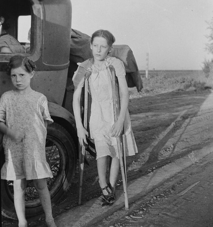 Children of Oklahoma drought-stricken migrant families near Bakersfield, California, 1935.