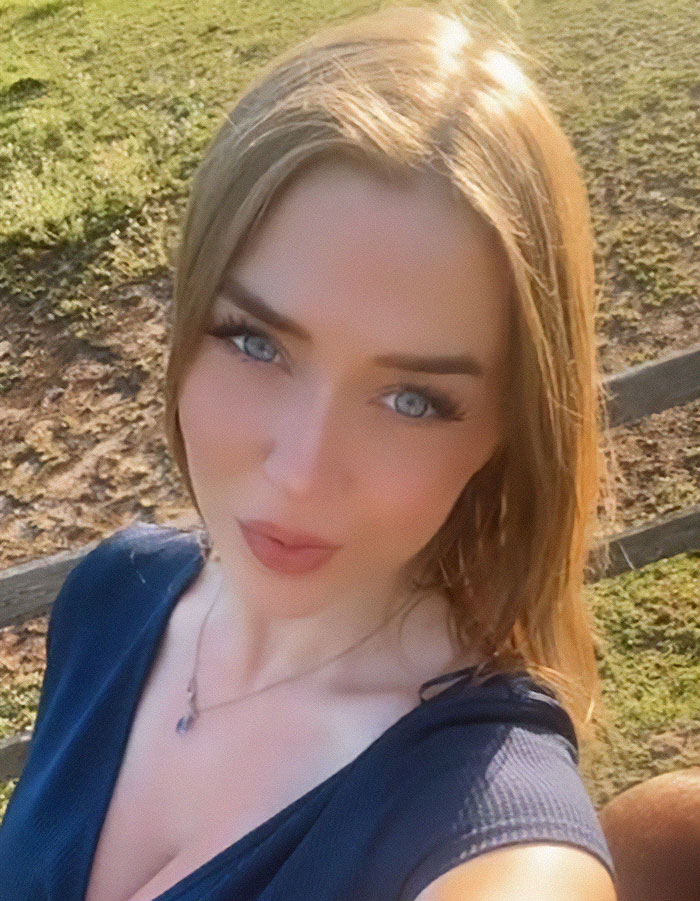 Anna finally wrote in the caption saying: “The way I’m never going back.”