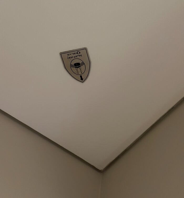 6. My Hotel Room In Dubai Lets You Know Which Direction Is Mecca