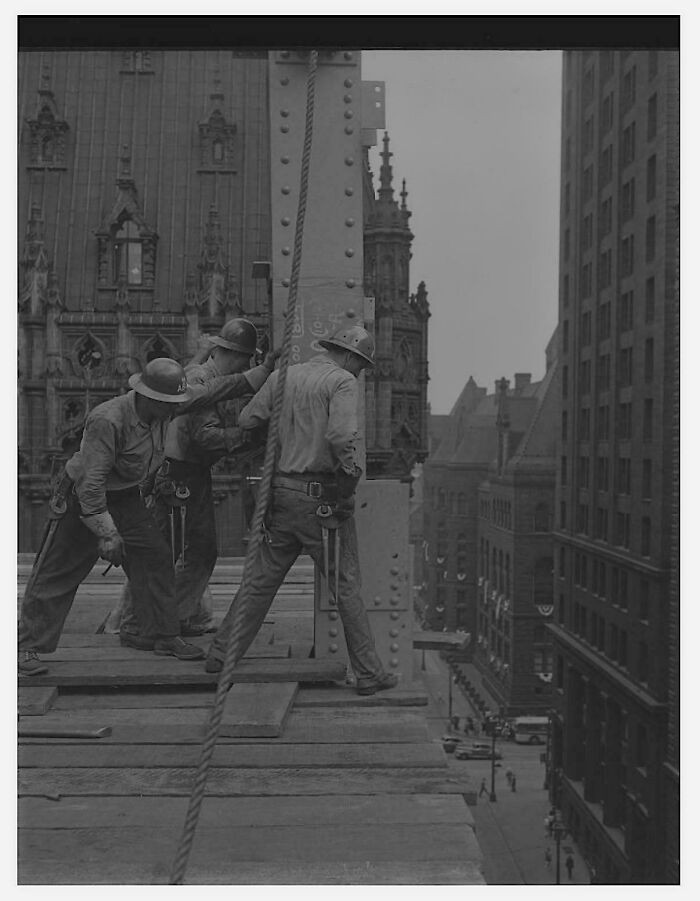 Construction of the U.S. Steel–Mellon Building at 525 William Penn Place in downtown Pittsburgh, June 1950, capturing the city’s postwar growth and a changing skyline.