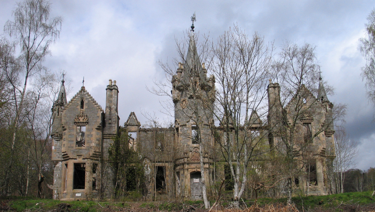 Dunalastair Castle: Scotland's Roofless Fairy-Tale Ruin