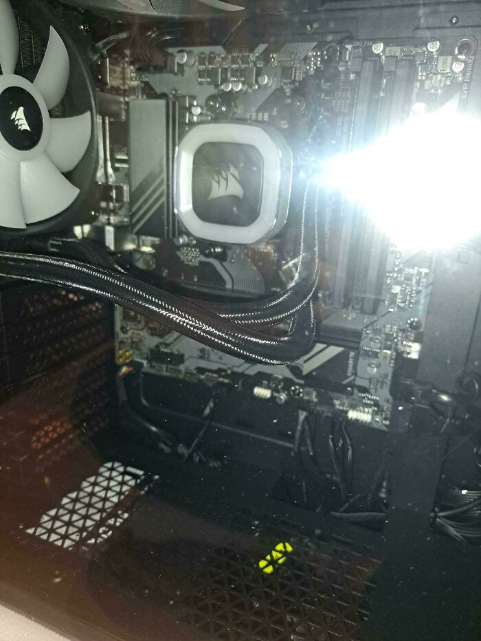 "Just Got My New PC Because My Old One Broke The First Day Of Christmas. They Forgot To Put In The Graphics Card"