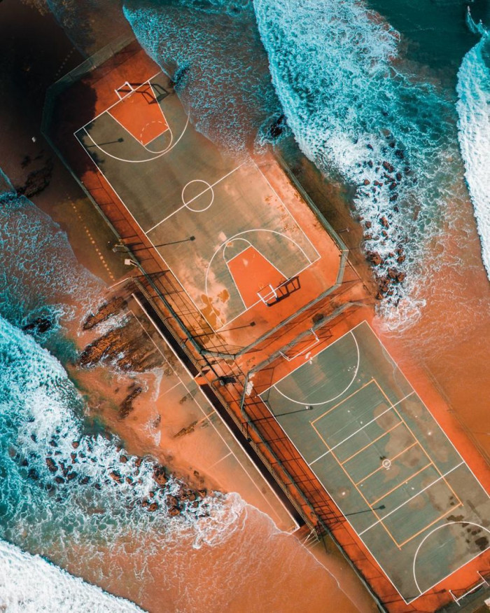 26. And the sea gave way to the long-lost court