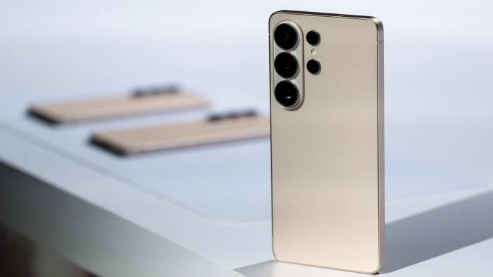 Samsung Galaxy S26 Ultra screen showing enhanced privacy and secure display features