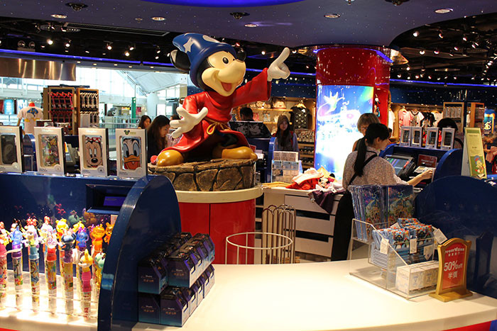 24. A couple on vacation in Disneyland Paris mistaken for employees by a French lady in a store