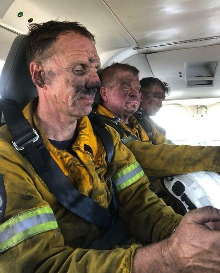 25. While North America Freezes, These Guys Are Fighting Bushfires In Tasmania, Australia As The Mainland Bakes At 116F