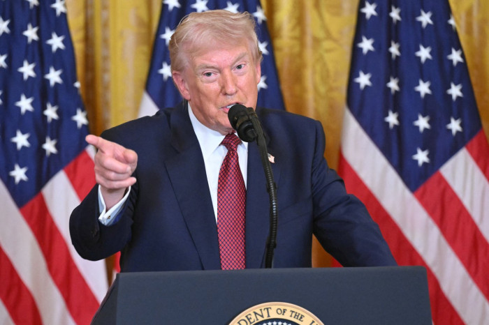 Gallup polling headline about halting Trump approval rating tracking amid challenges