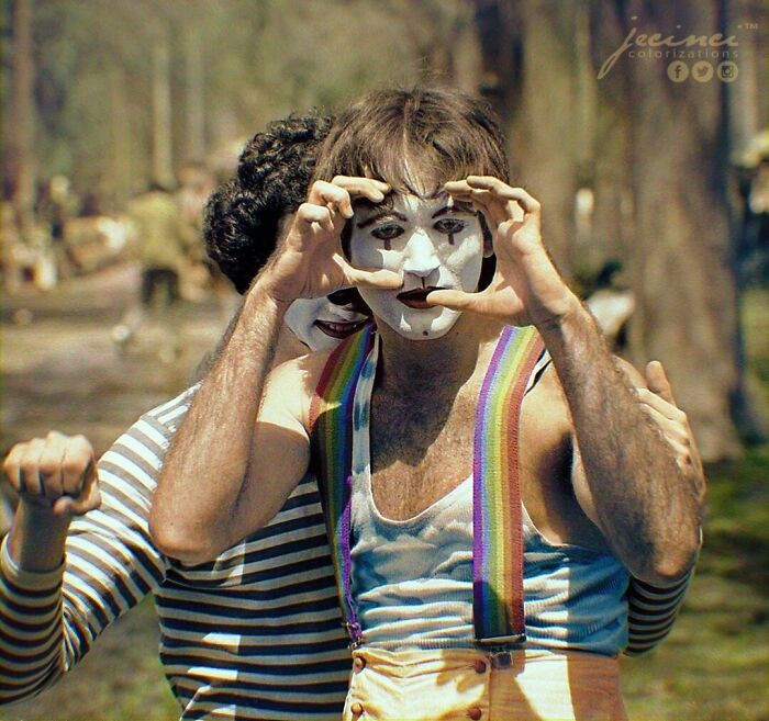 17. Robin Williams Before He Was Famous, Dressed As A Mime In Central Park, New York, In 1974