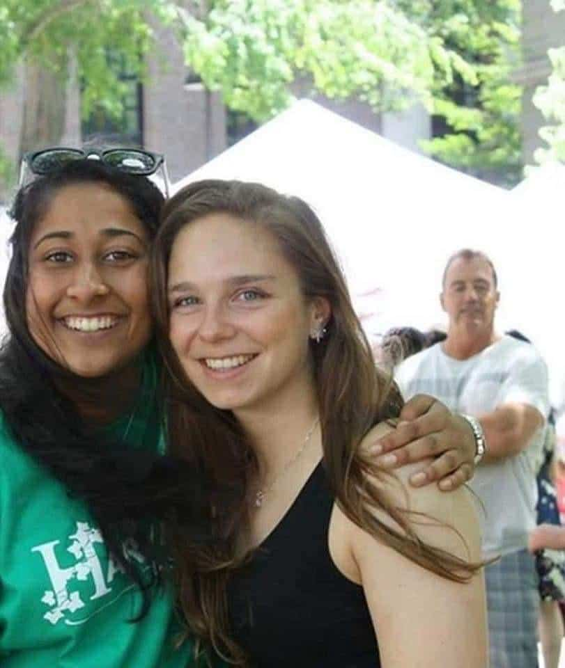 Photo bomber with a looong arm.