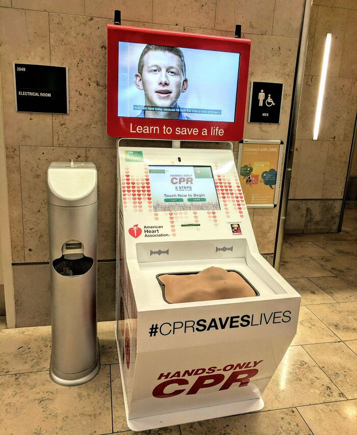 27. Waiting For A Flight? This Airport Has A Machine That Teaches You How To Give CPR
