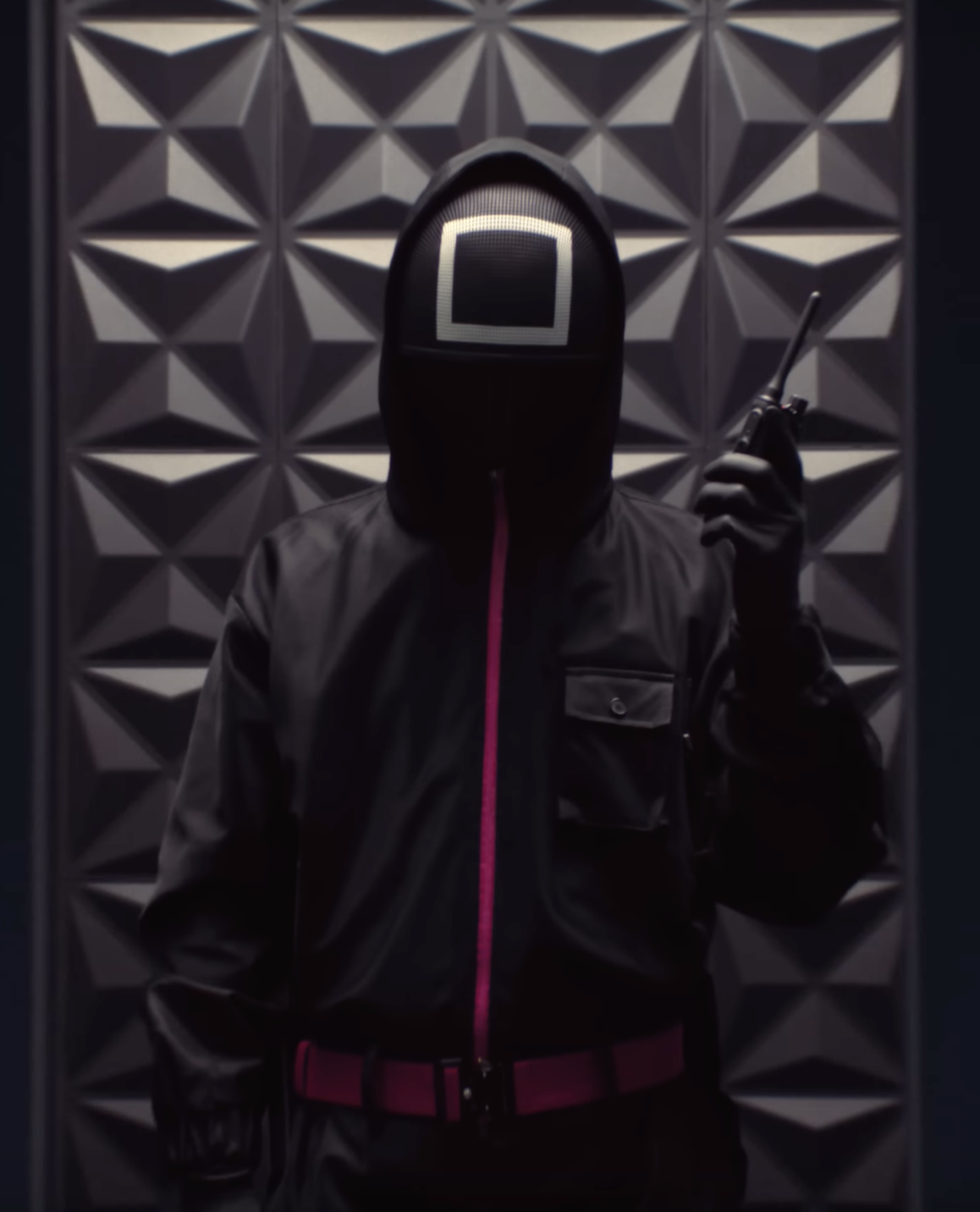 One of the bigger questions the teaser left is who is this guard? Pink guards with a square icon on their masks were shown last season. The black uniform is new and seems more threatening.