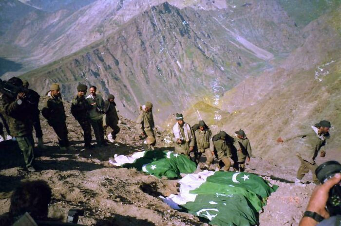 "Indian Soldiers Burying Dead Pakistani Soldiers According To Islamic Rituals After Pakistan Refused To Accept Their Bodies, Kargil War, 1999"