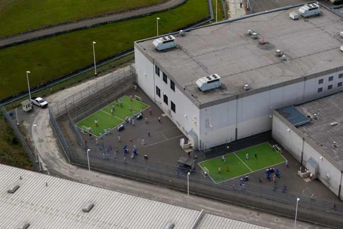 News-style headline about Karen and Bill’s US detention experience and isolation