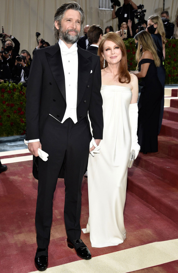 16. Bart Freundlich and Julianne Moore