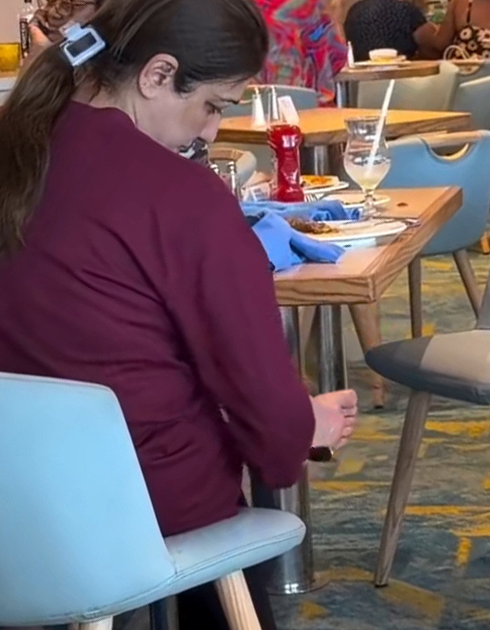 "She Was Quietly Scratching Her Foot Until She Became The Infamous “Foot Fungus Lady”