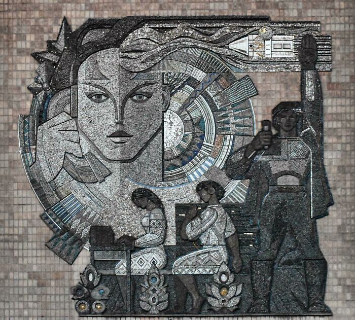 15. Soviet Chad Reaches Out to Your Girlfriend via Satellite