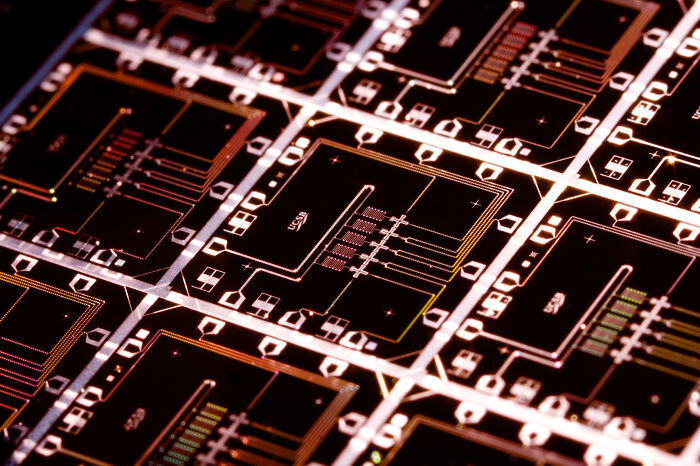 "Ucsb's Five-Qubit Array Superconducting Quantum Circuit, For A Quantum Computer. [1711x1140]"