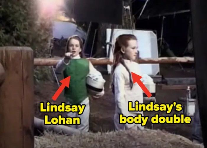 The actress doesn't have a twin; she played both of the sisters in the movie through movie magic and a body double.
