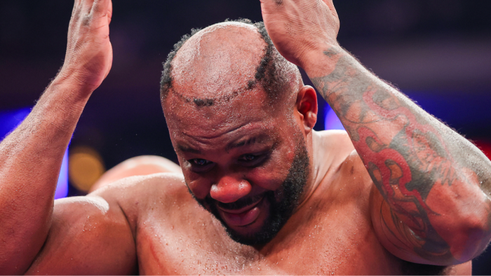 Jarrell Miller at Madison Square Garden, tossing his wig to the crowd.