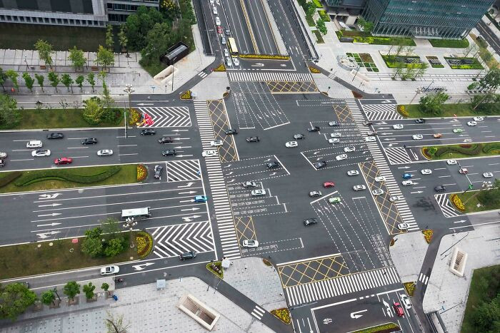 Intersection In Chengdu (Photo From 2016)