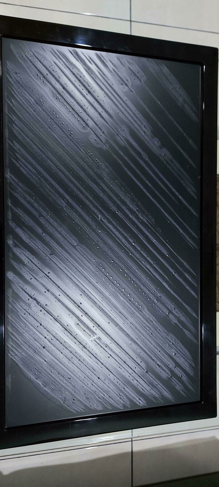 20. My Grandma's TV After The Housecleaners Cleaned Her TV With A Mystery Liquid (Gone Wrong)