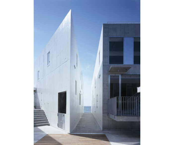 Weekend House Alley By Manabu Chiba