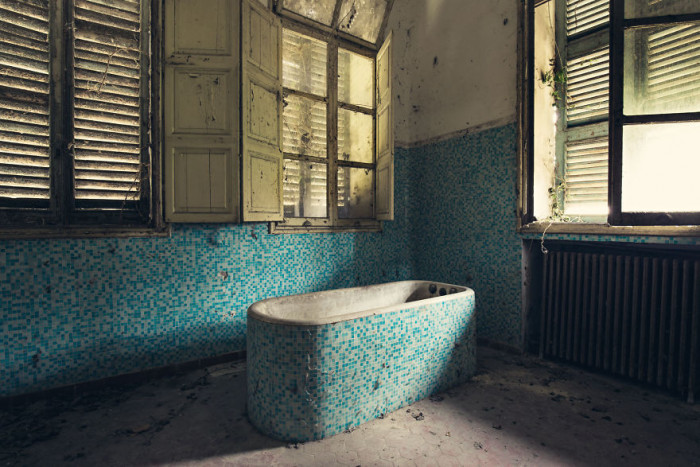 9. This bath looks inviting, but knowing what it was really used for changes our perspective.