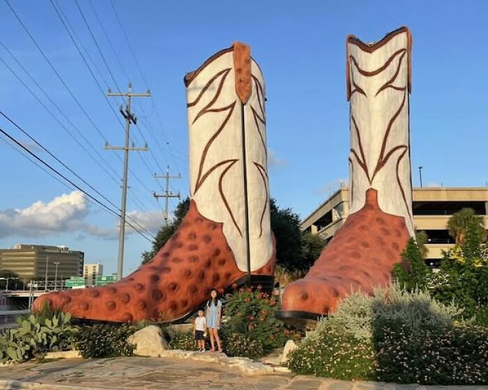 "World’s Largest Cowboy Boots"