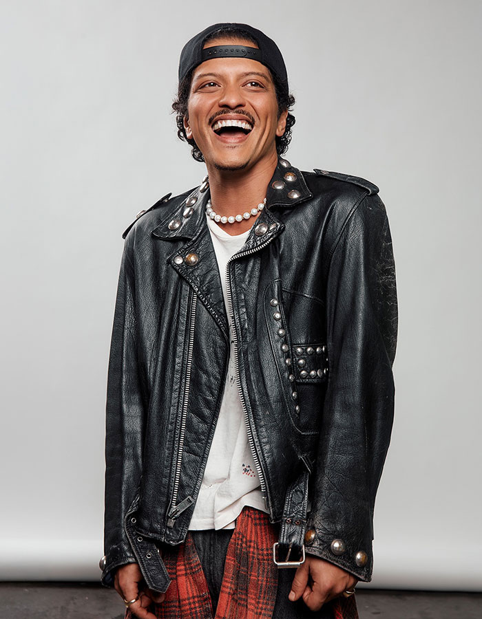 Bruno Mars - 5’4” (163 cm)