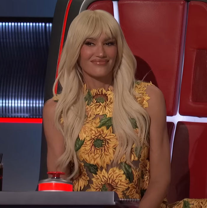 “Gwen fire your stylist… that wig w/ the bangs does nothing at all for you,” said a fan