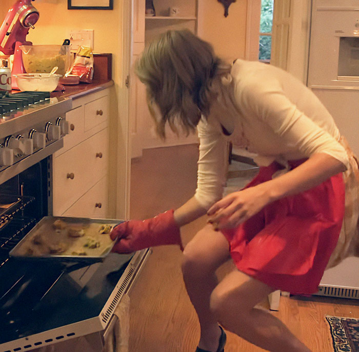 5. The queen of pop in the kitchen—maybe that red mark on her arm is proof Taylor’s been cooking up more than just hits.