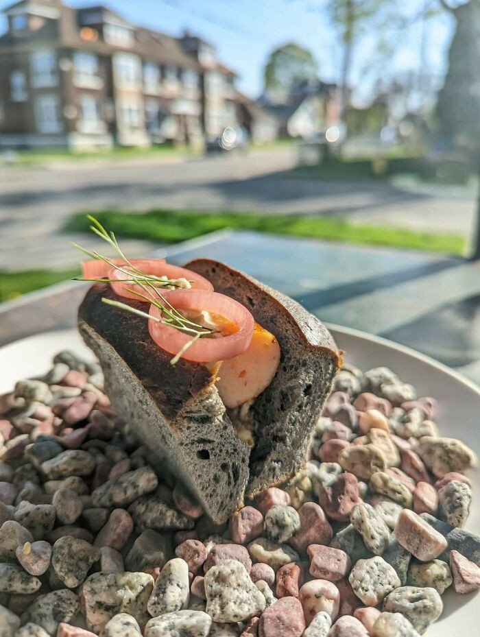 25. Fancy a Sandwich Served on the Rocks?