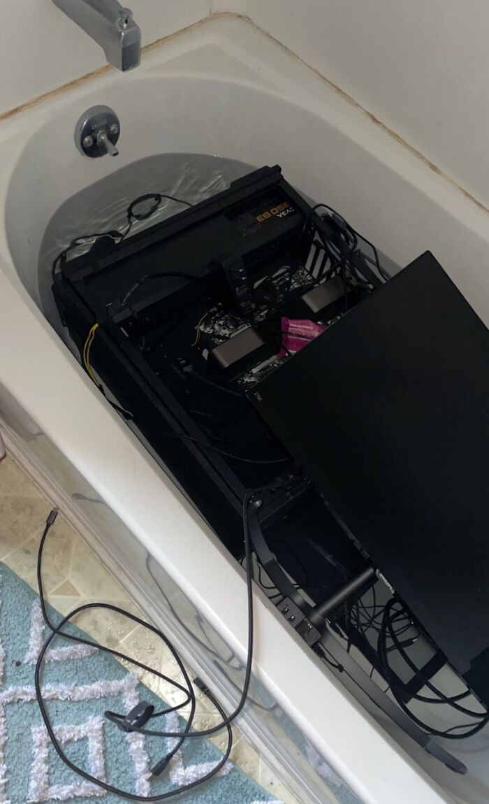 13. The landlord mistakenly believed I was a government agent and chose to lock me out in order to carry out this action. Rest in peace, 3080 FE.