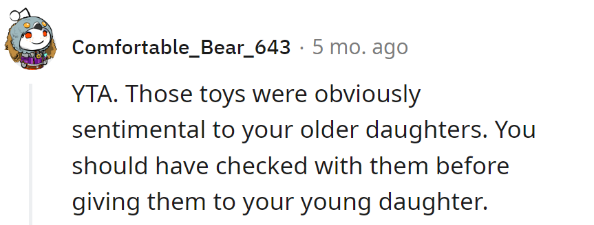 Accidentally triggered a sentimental showdown! Before gifting childhood relics, consult the nostalgia committee.