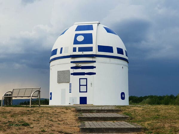 20. “Professor Repainted Observatory Into Giant R2-D2”