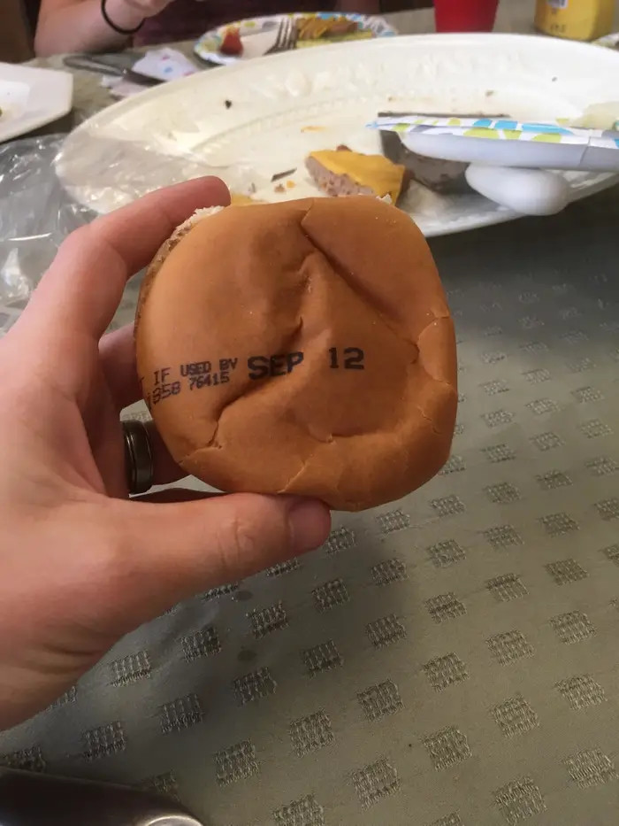 3. The Worker Who Put the Expiration Date Right on the Bun
