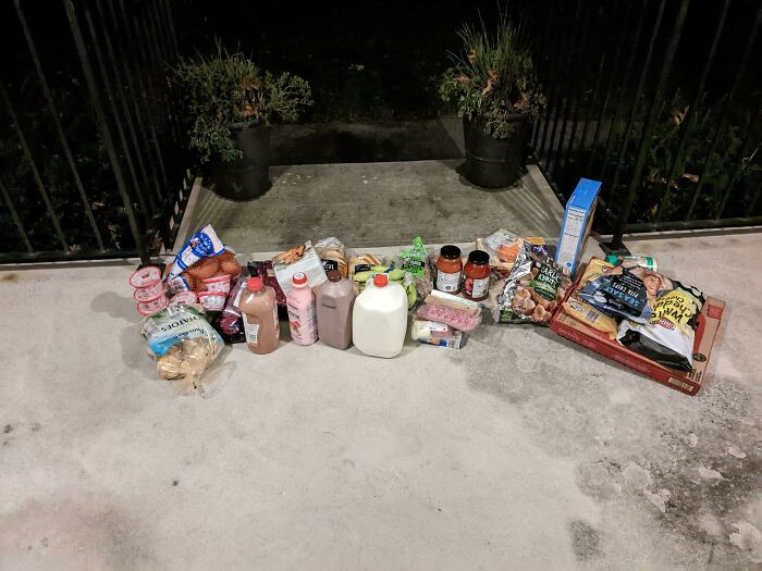 "Grocery Delivery Decided To Skip Bagging. (For What It's Worth, I Tipped $25)"