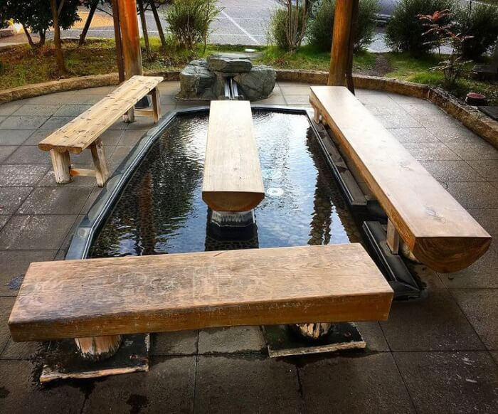 1. Free onsen (hot spring) for the feet — anyone can let their feet rest here!