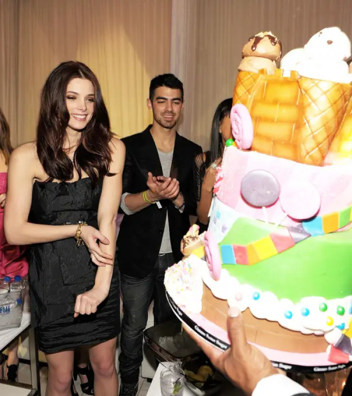 8. Ashley Greene and Joe Jonas