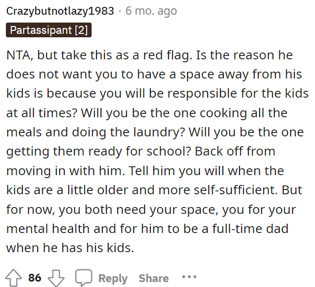 Some people felt that this was a red flag for the husband to have reacted this way, but others aren't exactly on the same page.