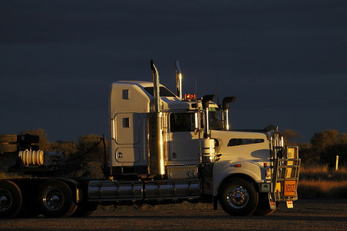 26. Trucking - outlaw truckers do exist