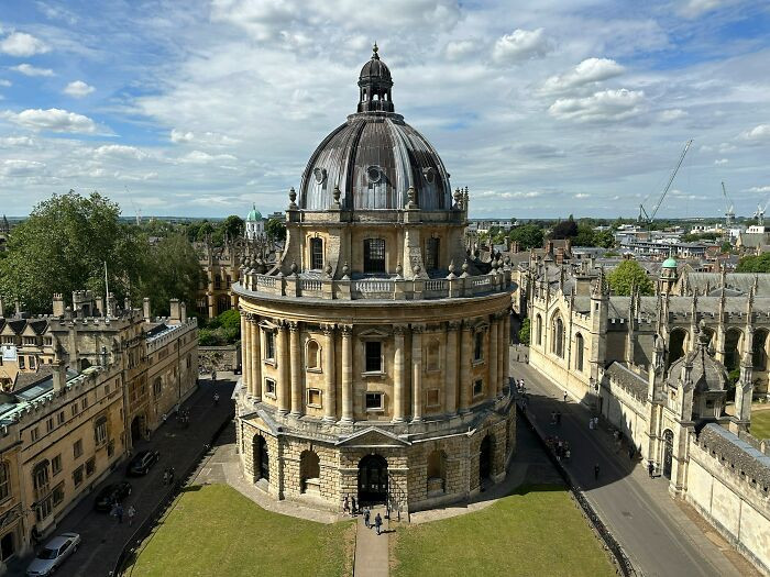 The Aztec Empire came into existence after Oxford University was already established.