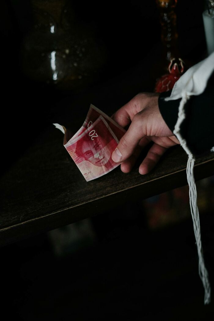 Hanging out? Ditch the card. Pay in cash.