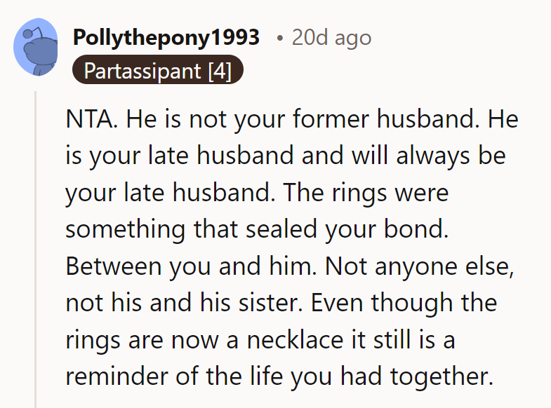 NTA. The necklace is a keepsake of a bond that transcends anyone else's claims.