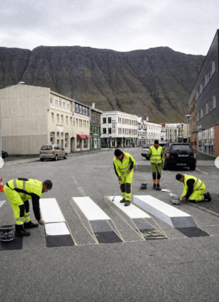 "What If A Crosswalk Worked By Fooling Your Eyes First? 👀"
