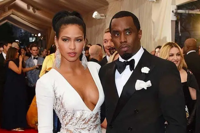 16. Despite their split, Cassie still supported Diddy after his ex-wife's death