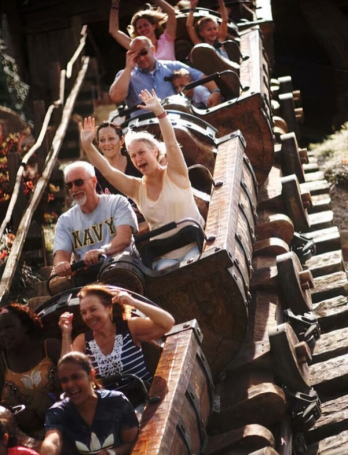 "After Beating Cancer And Having Back Surgery, My Mom Is Finally Able To Go On Roller Coasters Again Pain-Free"